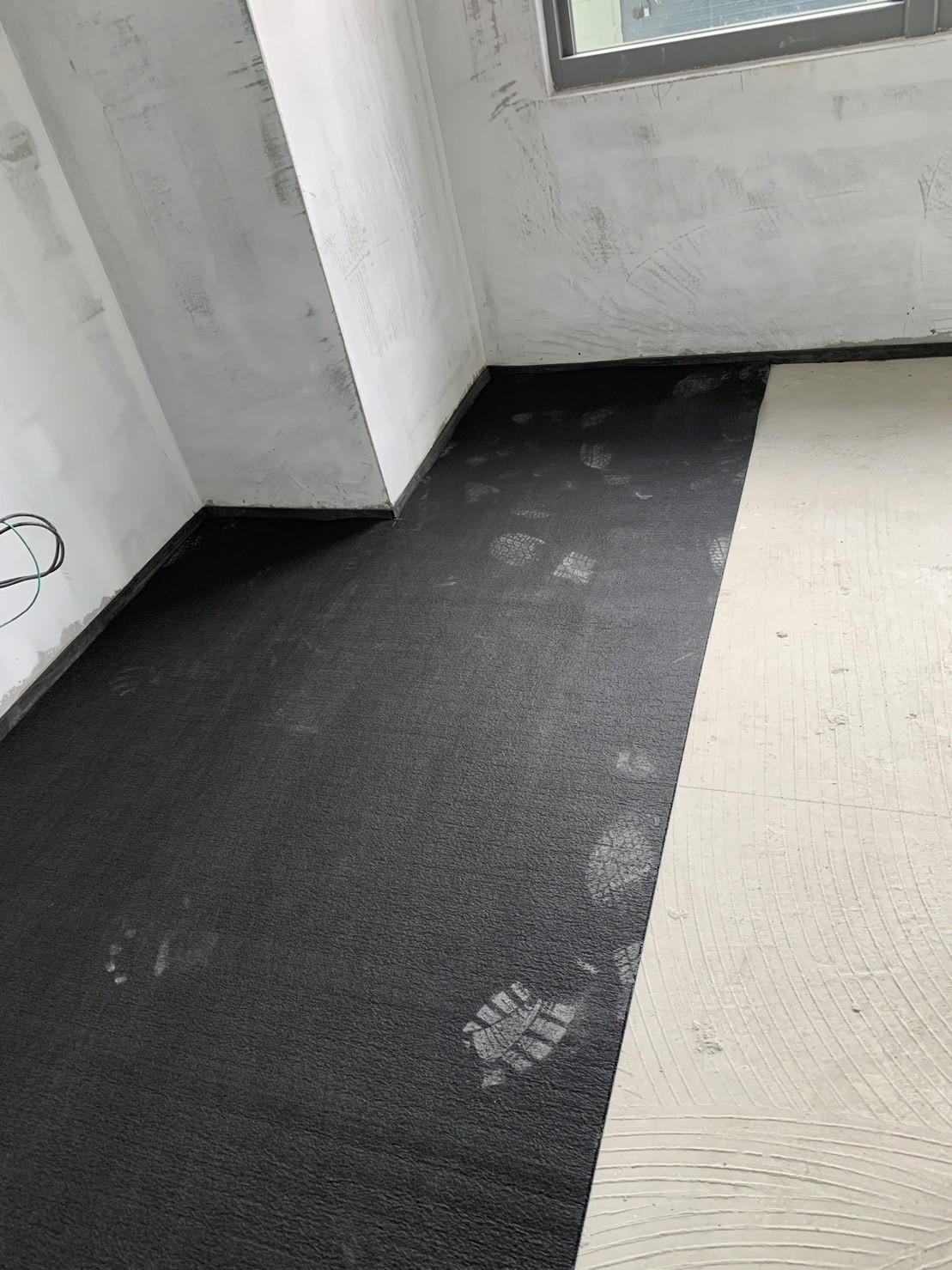 裁切鋪設橡膠隔音墊