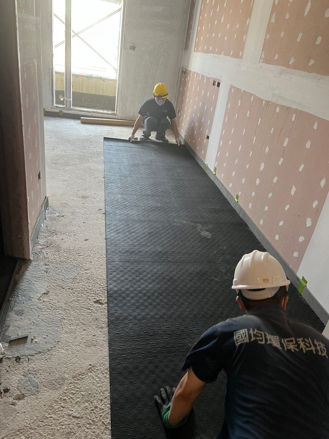 鋪設橡膠隔音墊-